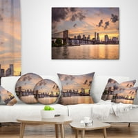PromenArtict New York City Skyline pod tamnim oblacima - jastuk za bacanje gradova - 18x18