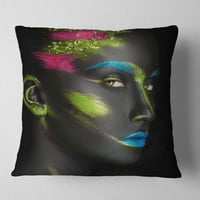 Projekt tamno kože djevojke sa šminkanjem - apstraktni jastuk za bacanje portreta - 18x18