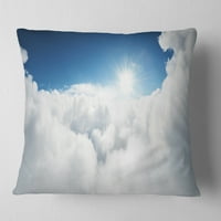 Designart plavo nebo i Sunce nad oblacima - savremeni pejzažni štampani jastuk za bacanje - 18x18